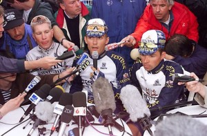 Virenque devant les micros suite à l'affaire Festina sur le Tour de France