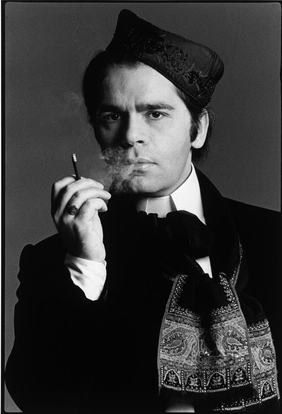 Karl Lagerfeld photos : explorez ses clichés iconiques Helmut Newton - Karl Lagerfeld